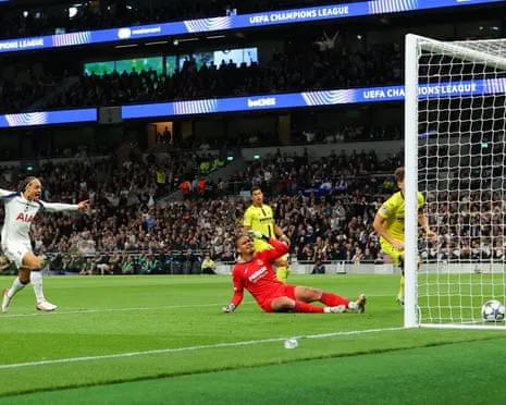Goalkeeper Luiz's Game-Changing Mistake Delivers Tottenham Opening-Night Triumph